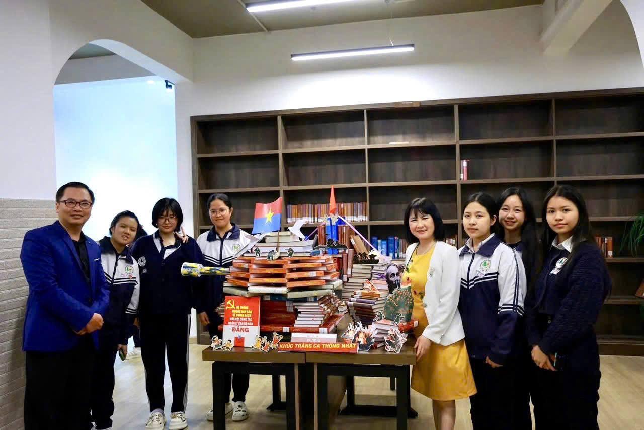 NGÀY HỘI SÁCH VÀ THÁNG VĂN HÓA ĐỌC 2025: LAN TỎA NIỀM ĐAM MÊ ĐỌC SÁCH TẠI TRƯỜNG THCS & THPT TÂY SƠN